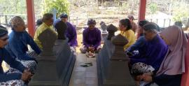 Ziarah ke 5 Makam Lurah Kalurahan Pringombo terdahulu